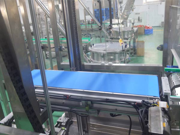 冠鴻智能灌裝生產線為博凱汽車用品實現智能化生產